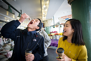 Kaplan students enjoying local food in Seattle